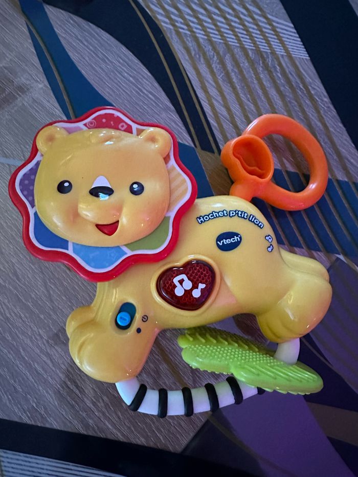Hochet petit lion