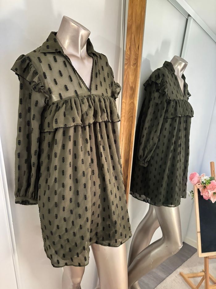 Robe bohème courte fluide kaki à pois texturés – Zara – Taille XS (34) - photo numéro 3