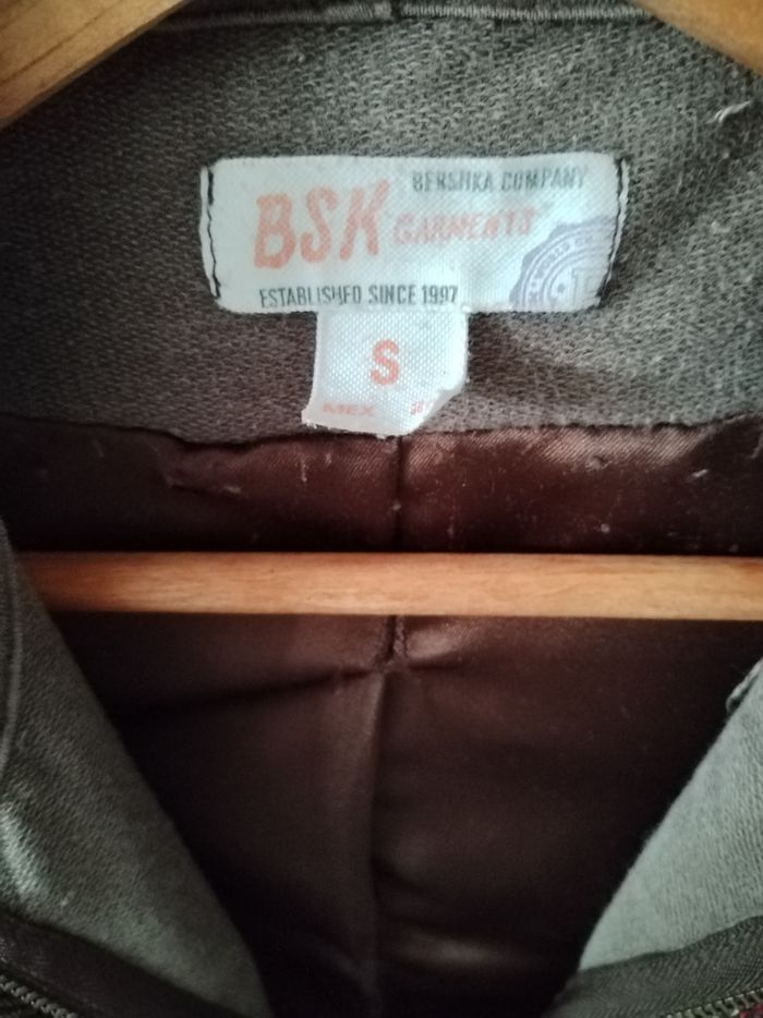 Veste. à carreaux marron  à fermeture et sa capuche. - photo numéro 5
