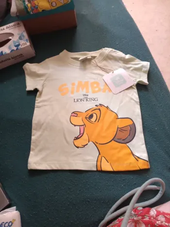 Tee-shirt  vert anis 18 mois simba neuf pas vinted go