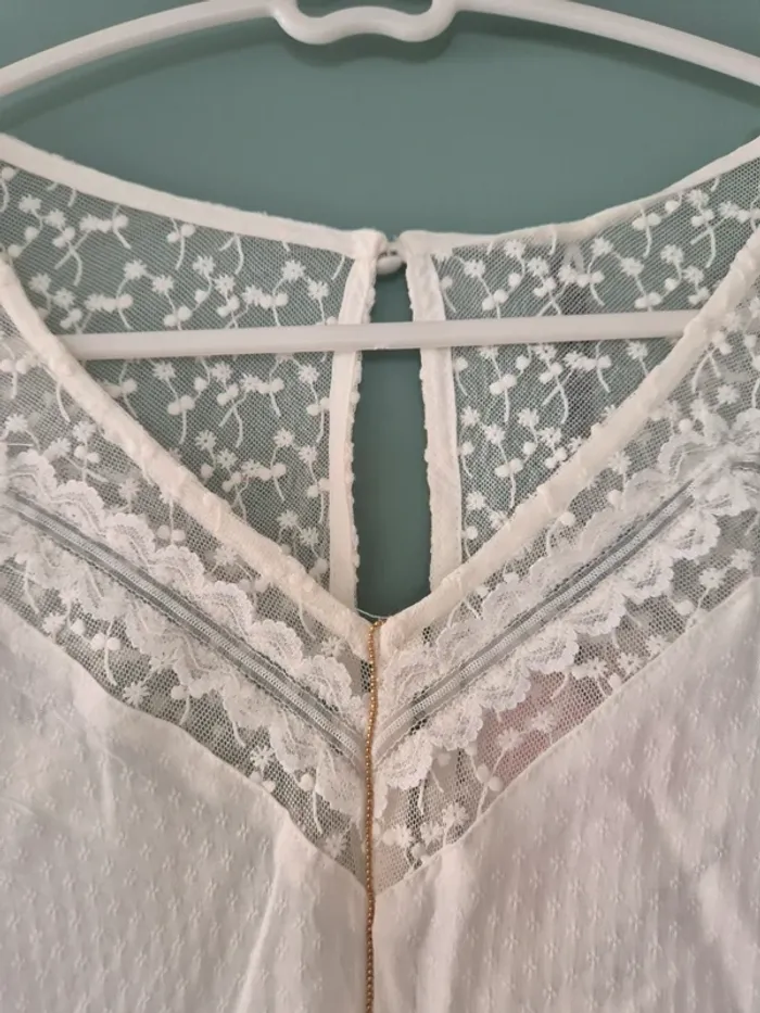 Blouse blanche a manches longues et dentelle, nafnaf taille 38 neuve - photo numéro 3