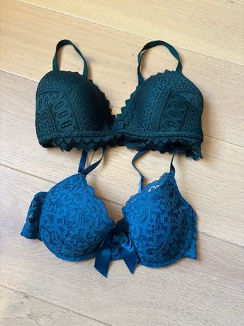 Lot de 2 soutiens-gorge en dentelle vert et bleu