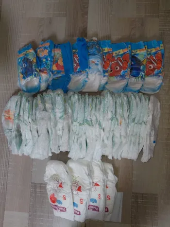 Lot de 35 couches pants + 9 pants piscine