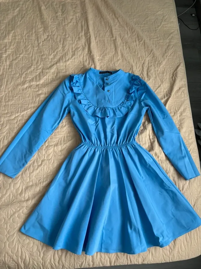 Robe courte bleu ciel - photo numéro 3