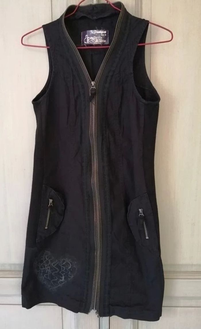 robe noire zippée devant Desigual taille 38 en très bon état