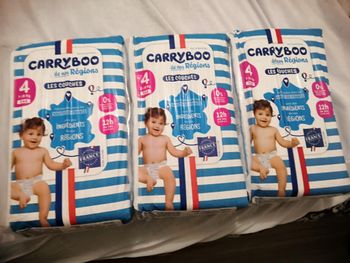 3 paquets de 44 couches neufs Carryboo Taille 4