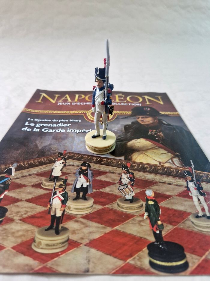 Figurine  , Napoléon , jeux d'échec de collection  , numéro 2 , le  grenadier de la garde Imperial