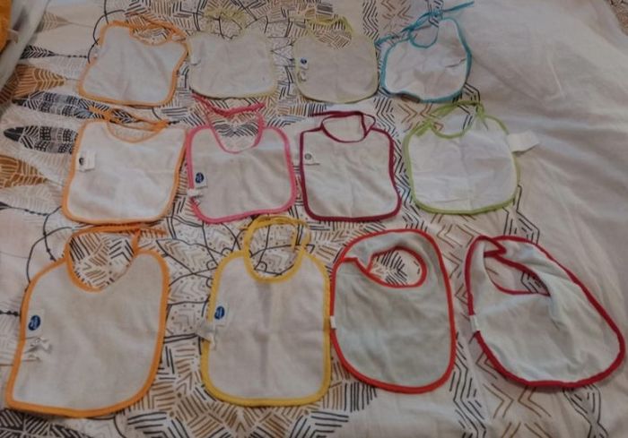 Lot de 12 bavoir - photo numéro 2