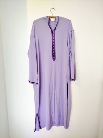 Djellaba Traditionnelle Mauve à Capuche Taille Unique (L/XL)