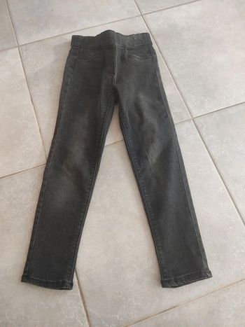 Jean noir taille 6 ans