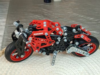 Ducati 🩸 Méccano