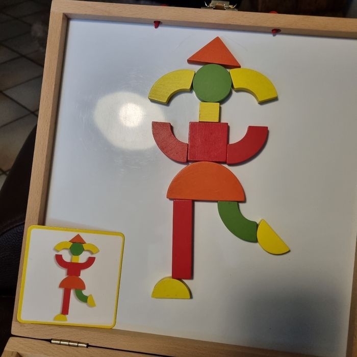 valise en bois DJECO avec figures magnétiques en bois - photo numéro 7