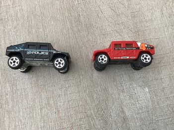 Lot 2 véhicules hotwheels