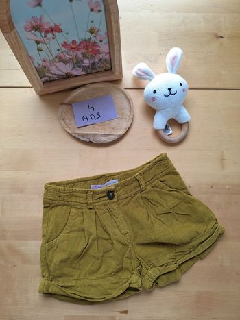 Short pour fille taille 4ans marque Gémo très bon état