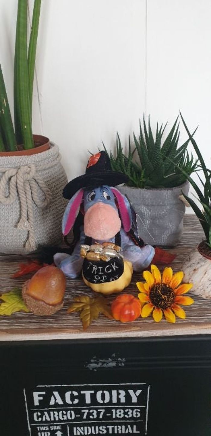 Bourriquet d'halloween neuf Disneyland paris collection neuf étiquette