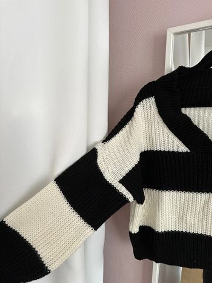 Pull marinière, noir et blanc - neuf jamais porté - photo numéro 2