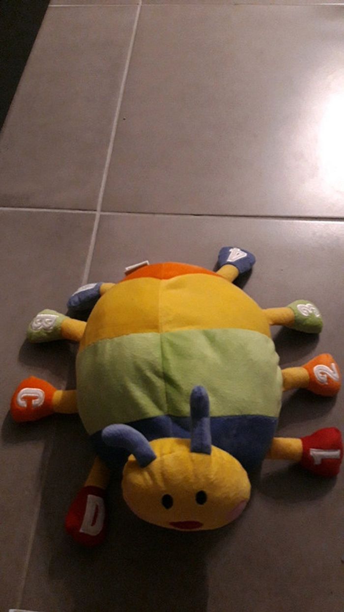 Grande peluche Chenille colorée