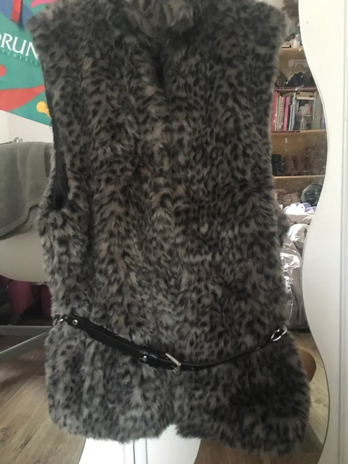 Veste sans manche en fausse fourrure - photo numéro 2
