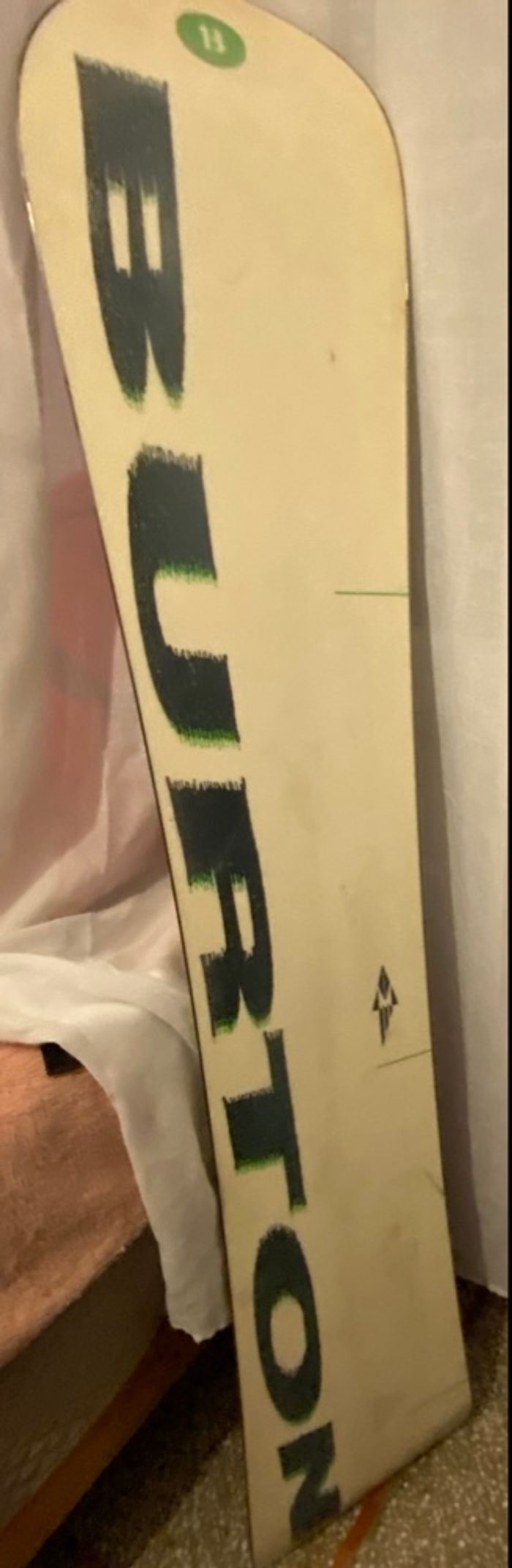 Snowboard BURTON noir brillant  BL 157 - descente, position goofy, fixations incluses - photo numéro 2