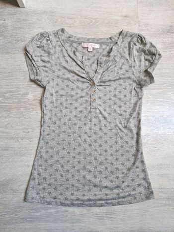 Tee-shirt gris décolleté en V Jennyfer S mais convient à un XS motif étoiles