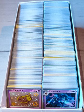 Lot de 100 cartes Pokémon VF en très bon état