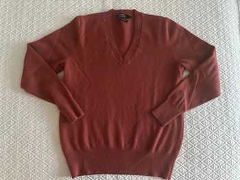 Très beau pull col V en cachemire