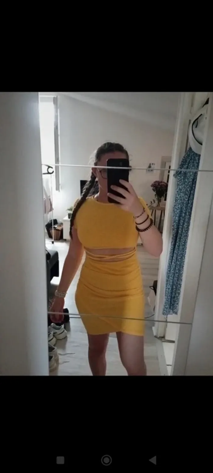 Robe jaune - photo numéro 2
