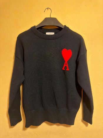 ✨ Pull AMI – Cœur rouge iconique ✨