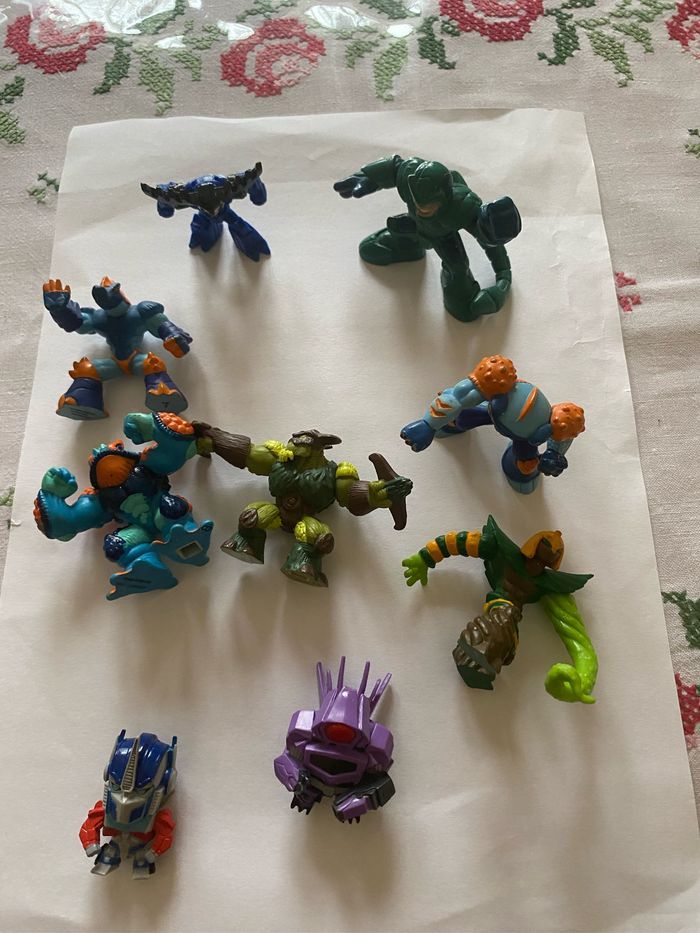 Lot de 9 figurines gormiti et Marvel super héros