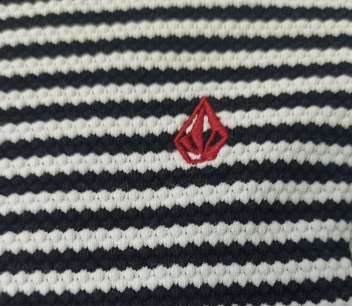 🦅 Tee-shirt à rayures Volcom taille 38  🦅 - photo numéro 3