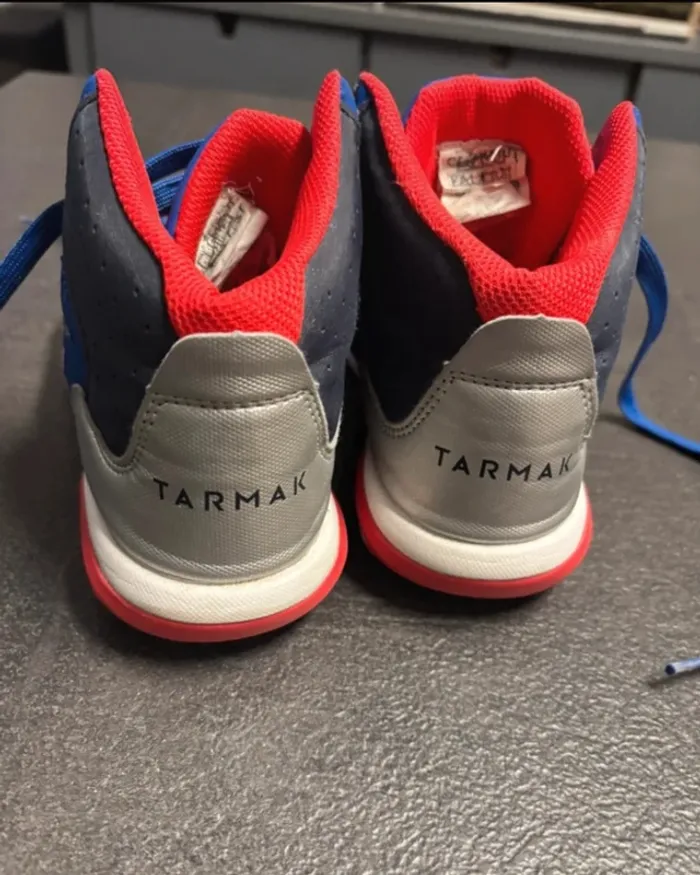 Baskets Tarmak T.35 bleu et rouge – très bon état - photo numéro 3