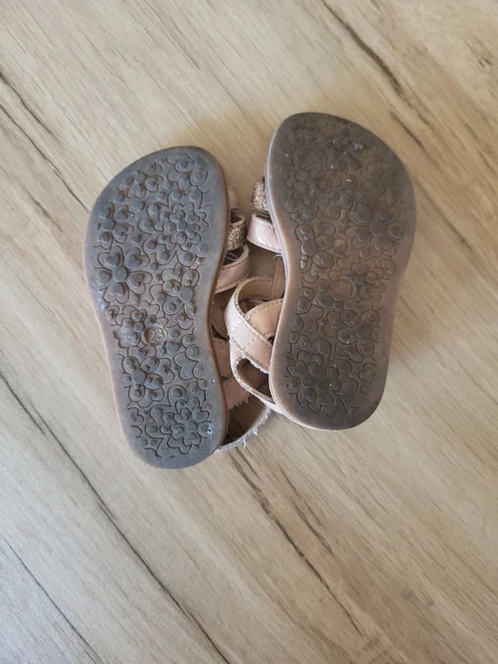 Sandales taille 23 - photo numéro 2