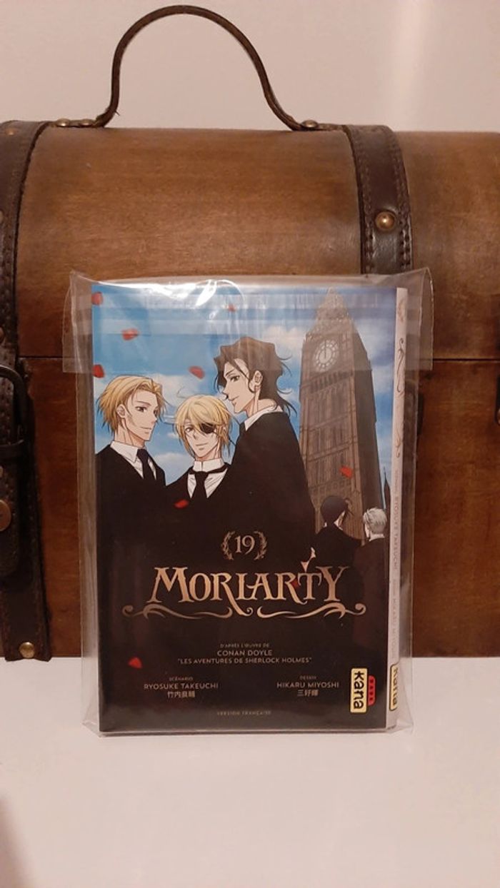 Manga Moriarty tome 19 jaquette exclusive Momie