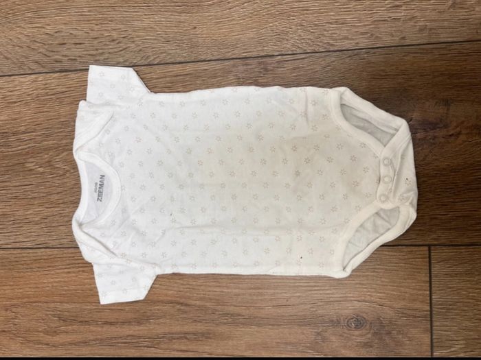 Bodies 1 mois - photo numéro 2