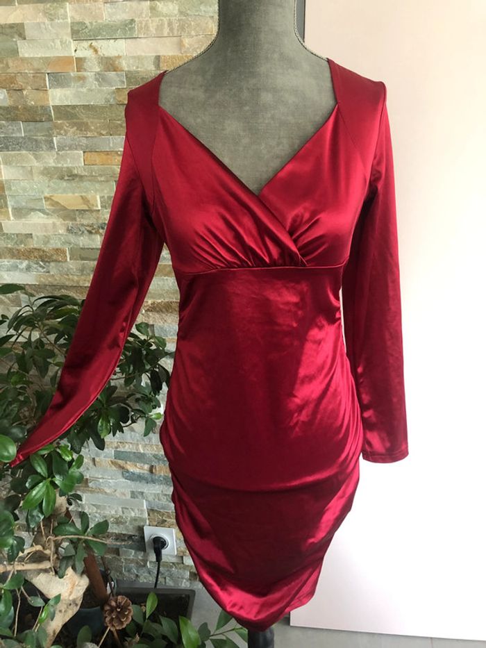 Robe satinée 40