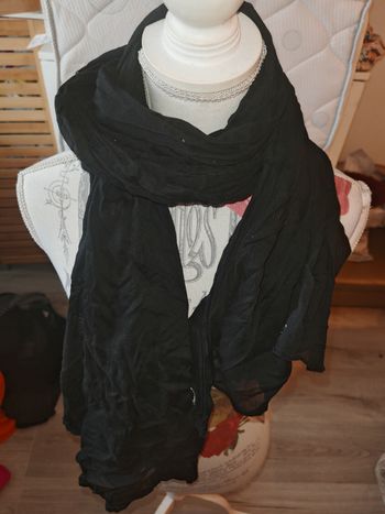 Écharpe noire