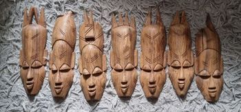 Lot 7 masques Africain décoratifs en bois 20cm de haut