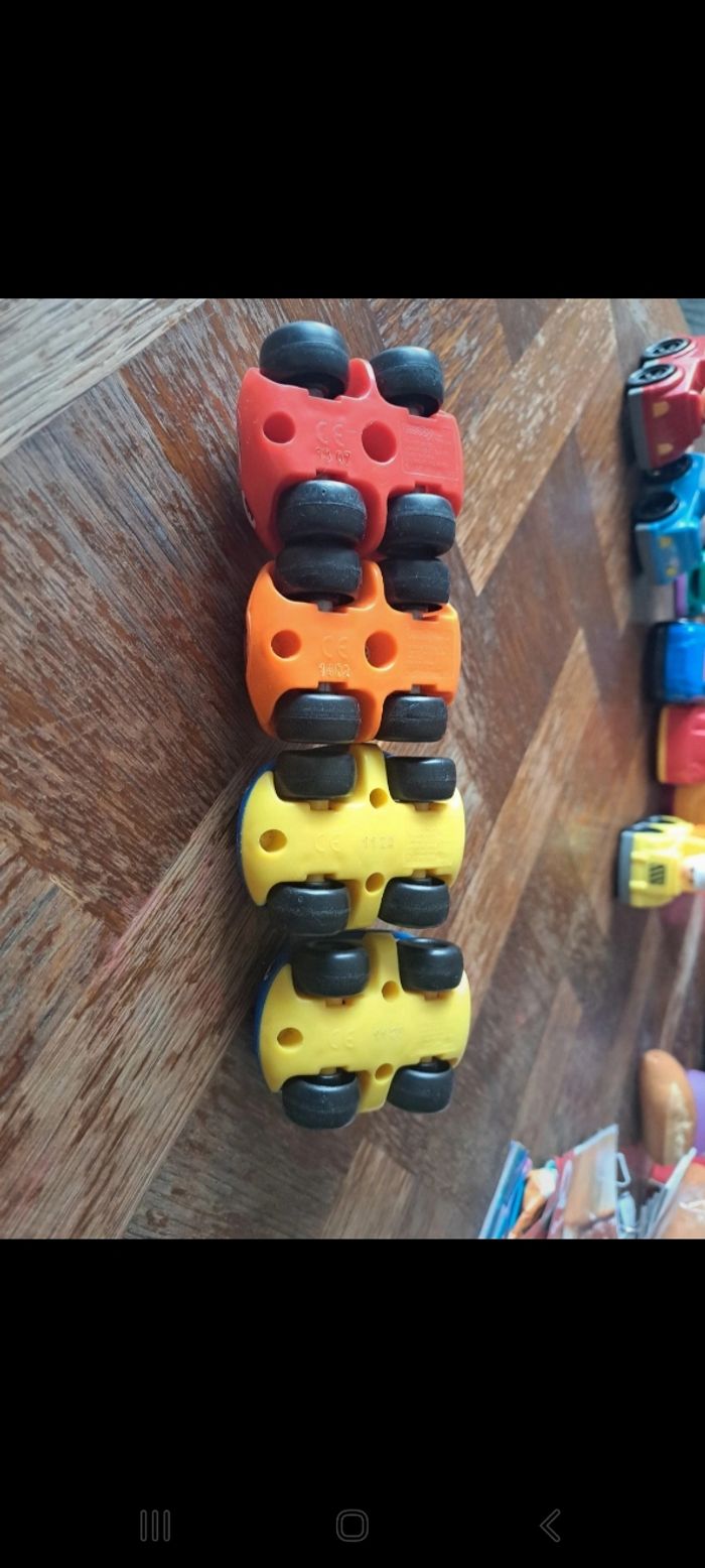 Lot de petites voitures - photo numéro 4