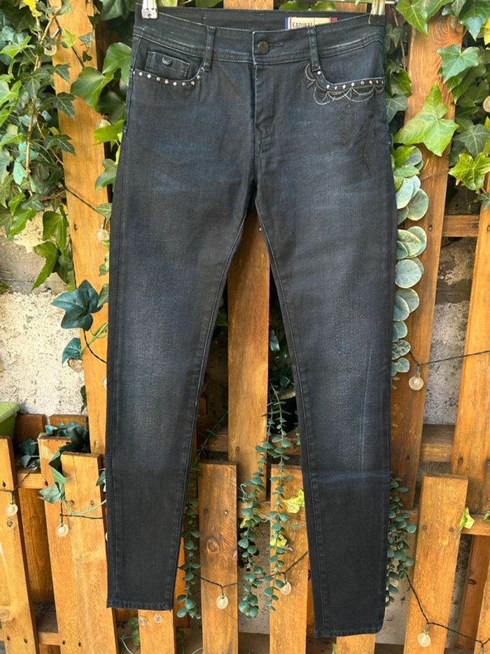 Jean bleu foncée kaporal slim brodé W26L32 femme
