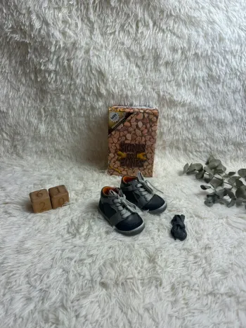 Paire de chaussures bébé Stones and Bones taille 20