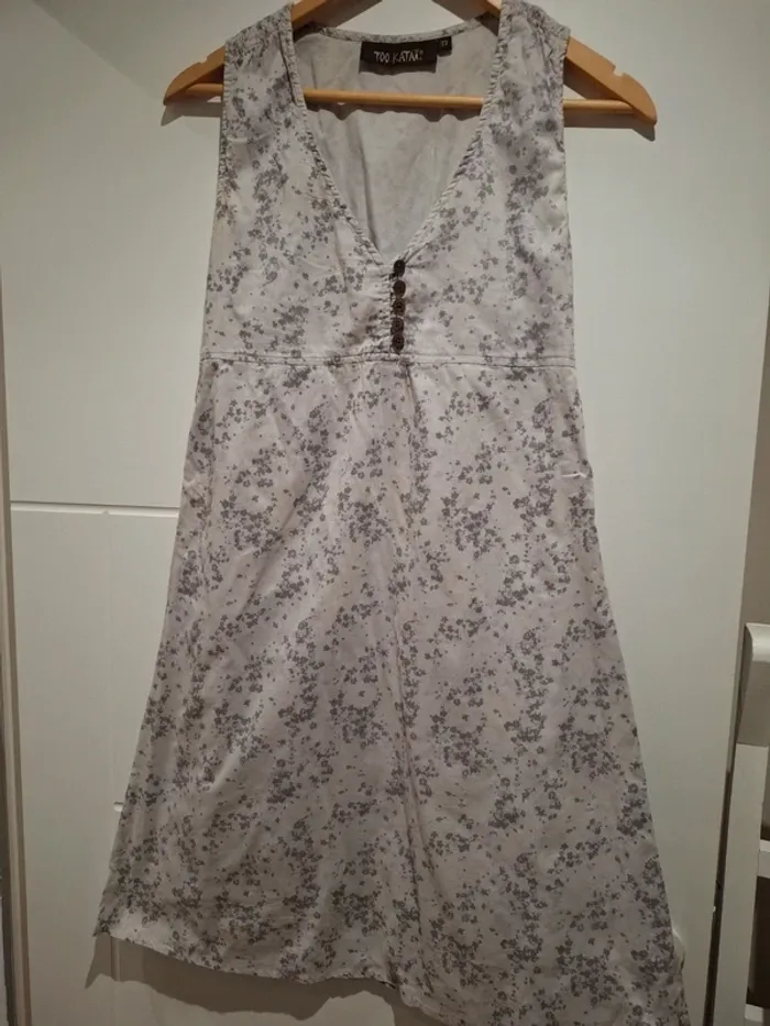 Jolie robe fleurie blanche et grise T.1 Très bon état