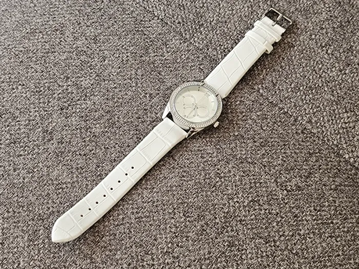 Montre femme LBVYR 90976 neuve, bracelet cuir blanc crocodile strass mouvement Singapore strass - photo numéro 2