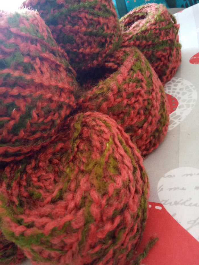 Lot de 8 Pelotes Fantaisies Rouge et Vert (650g) - photo numéro 2