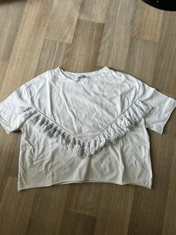 Crop top détails pompom