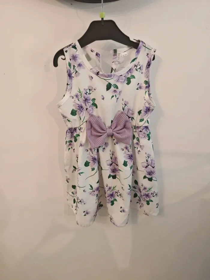 Robe d'été blanche et lilas à fleurs 2/3 ans