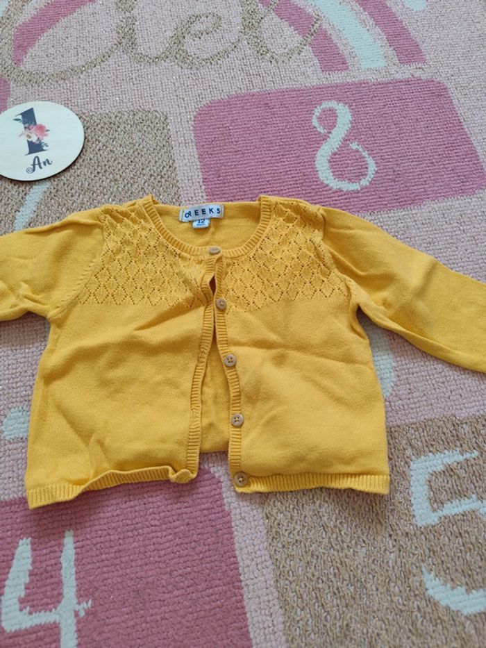 Lot gilets 12 mois - photo numéro 3