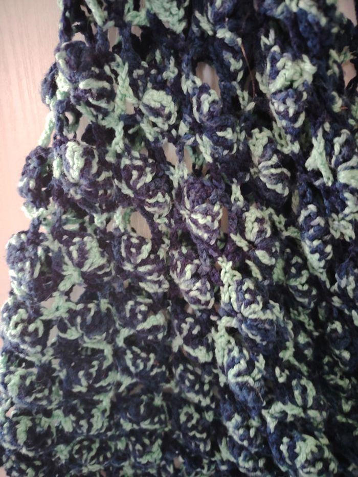 Châle marine et menthe fait main - photo numéro 2