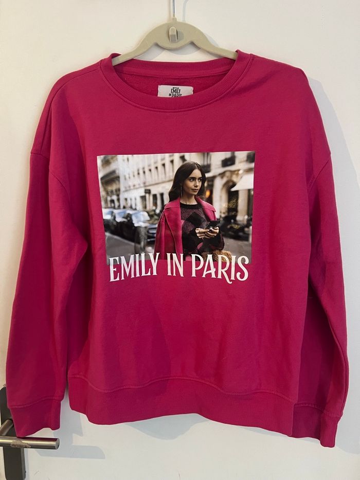 Pull rose emily in Paris