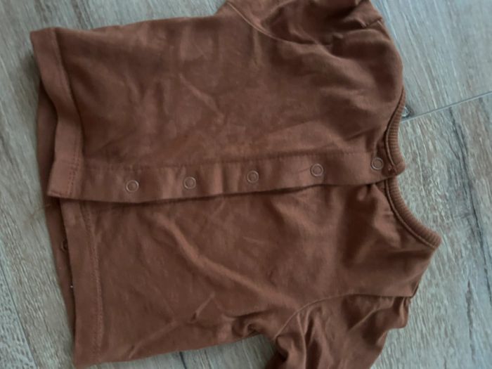 Ensemble pantalon t-shirt manches longues 1 mois - photo numéro 2