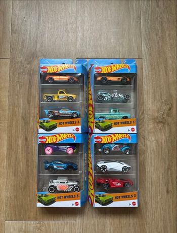 12 Hot Wheels neuves